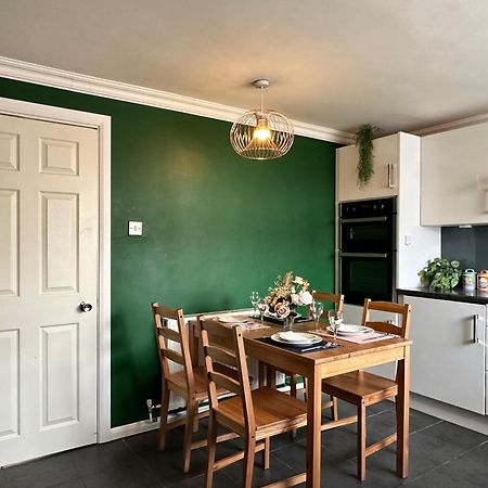 6 Guests House Old Trafford,Media City,City Centre, Free Parking Mánchester Exterior foto